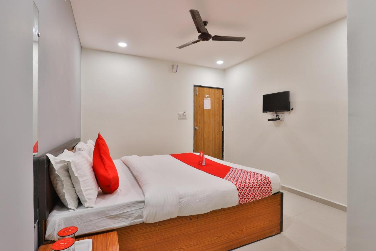 Oyo 16675 Hotel Shri Krishna Inn 수라트 외부 사진