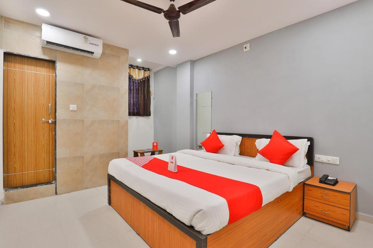 Oyo 16675 Hotel Shri Krishna Inn 수라트 외부 사진